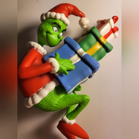 How the Grinch Stole Christmas - Keepsake Ornament - Picture 10 of 17
